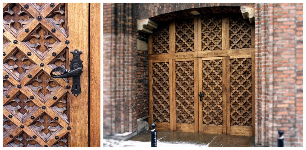 gotycka brama drewniana